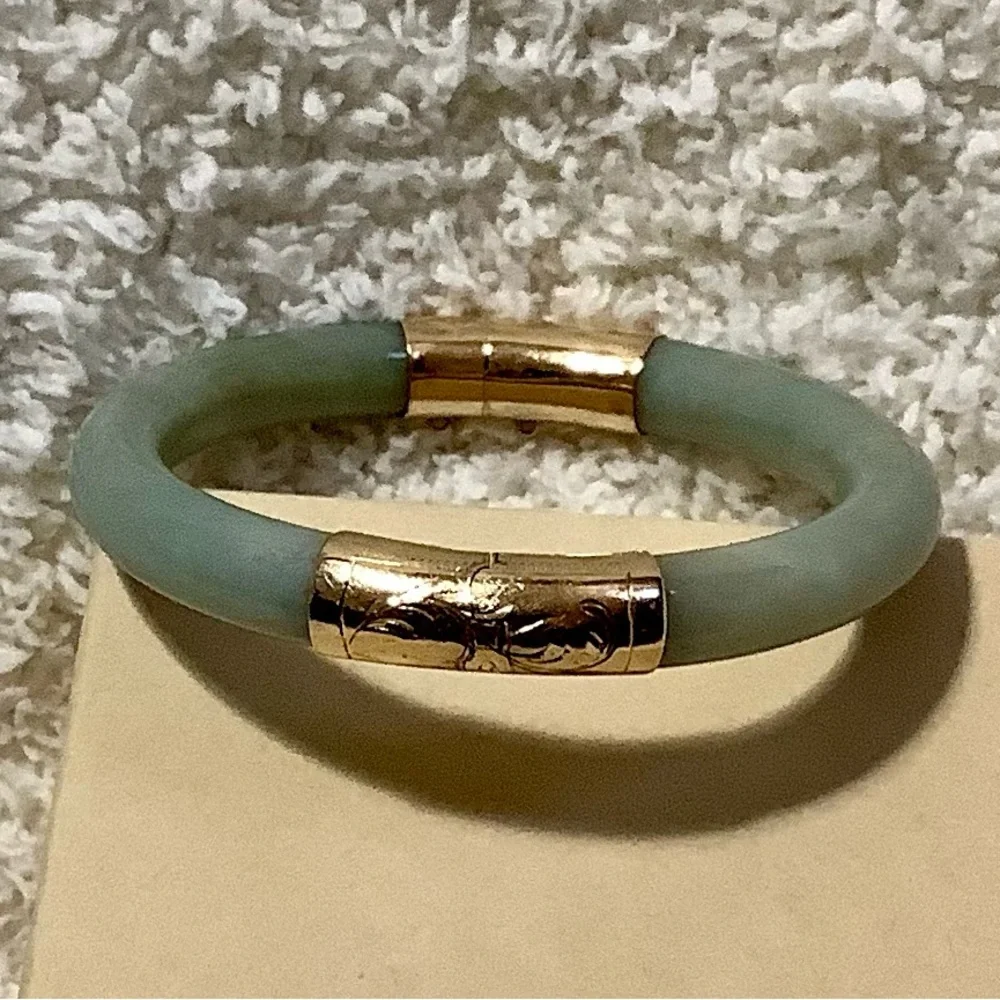 Vtg 14K Yellow Gold Hinge Jade Bangle / 57mm circumference /2.3”inside Diameter - Picture 2 of 13